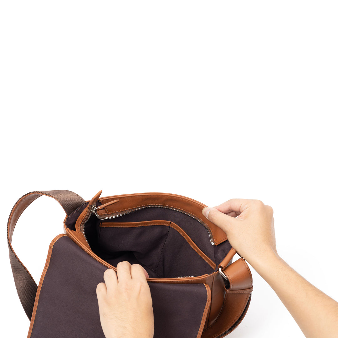 美品 本革 ハンドバッグ キャメル フラップ 嘉手納 鍵 ベルト レザー 